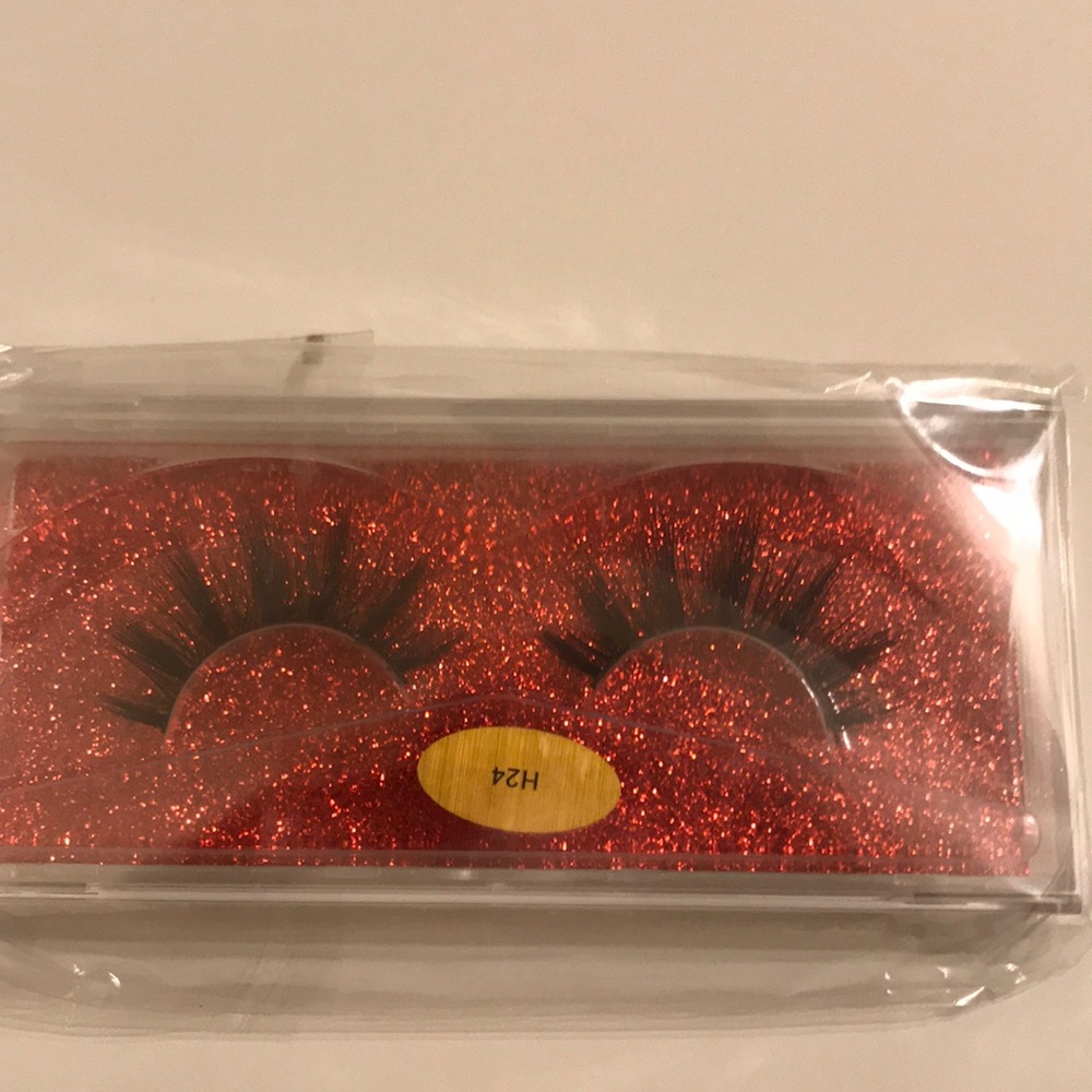 EYELASHES - Picture 2 of 2